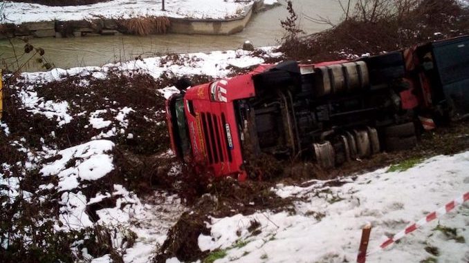 Mercoledì 6 gennaio chiusa la provinciale Pollenzo-Cantina Roddi per recupero camion ribaltato