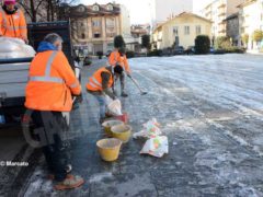 Tolta la spessa patina di ghiaccio nella zona pedonale di piazza San Paolo 1