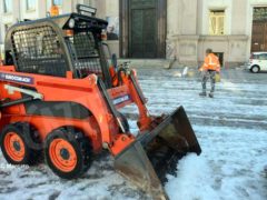 Tolta la spessa patina di ghiaccio nella zona pedonale di piazza San Paolo 2