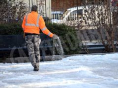 Tolta la spessa patina di ghiaccio nella zona pedonale di piazza San Paolo 3