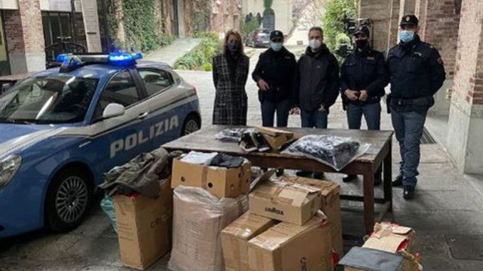 Polizia sequestra abiti contraffatti e li dona al Sermig