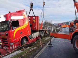 Recuperato il tir precipitato nella scarpata a Verduno