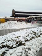 Cumuli di neve al posto dei banchi e gli ambulanti si lamentano 1