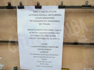 Chiude dopo oltre 40 anni di attività la cartoleria sulla rocca di Bra 1