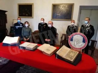 Quattro volumi antichi restituiti dai Carabinieri al Vescovo di Alba