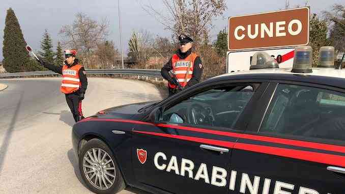 Cuneo: furto in due esercizi commerciali del centro storico, nei guai un gruppo di giovani