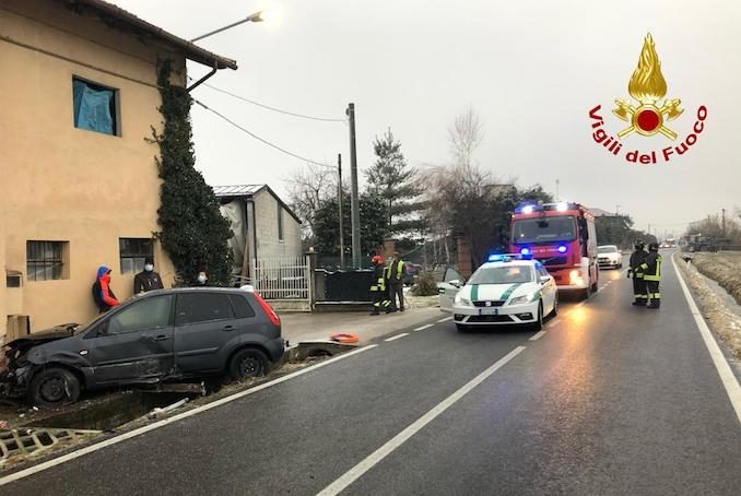 A Beinette cinque auto coinvolte in un incidente