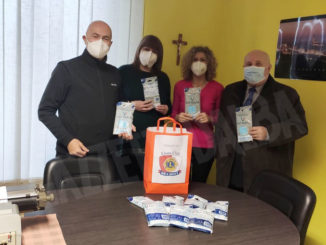 Donate mascherine dal Lions Club Bra Host al centro diurno dell'Aghav di Bra