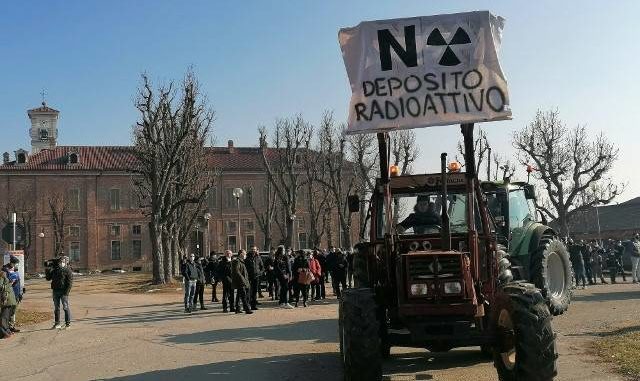Contro il deposito di scorie radioattive a Carmagnola già raccolte 11mila firme
