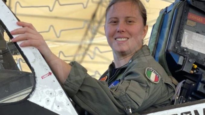 Erika Raballo, è albese la prima donna a ricevere le ali della Marina