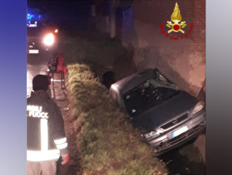 Incidente stradale a Scarnafigi, auto fuori strada in un fosso