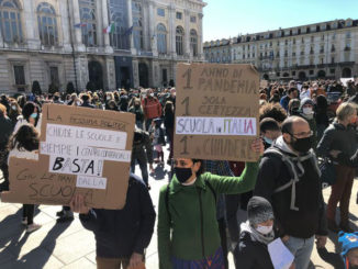 &laquo;Gi&ugrave; le mani dalla scuola&raquo; , a Torino la protesta torna in piazza