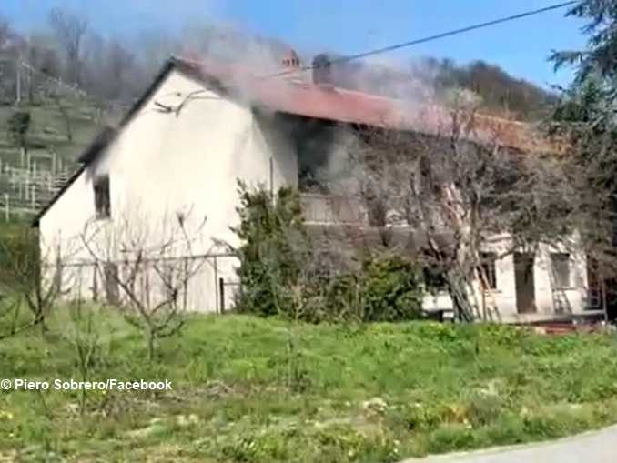 In fiamme un'abitazione a Vaccheria: intervengono i Vigili del fuoco