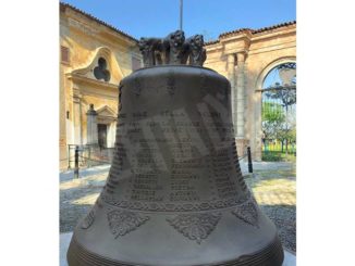 Neive: la campana con i nomi dei caduti è stata collocata presso il monumento