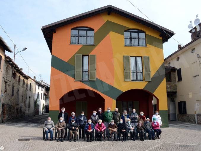 Serravalle Langhe: il marchio di David Tremlett per il soggiorno Boeri 1