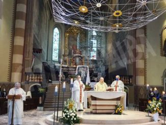 La Messa di Pasqua presieduta dal vescovo Marco Brunetti 2