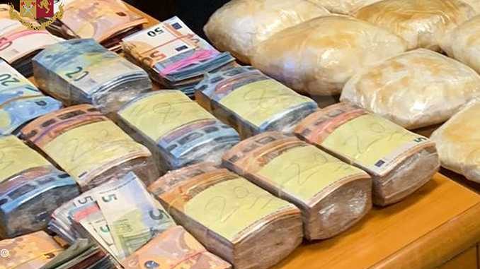 Nascondeva nell'appartamento due milioni di euro in cocaina