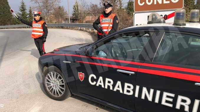 Vendeva eroina a un acquirente: i Carabinieri lo arrestano in flagranza