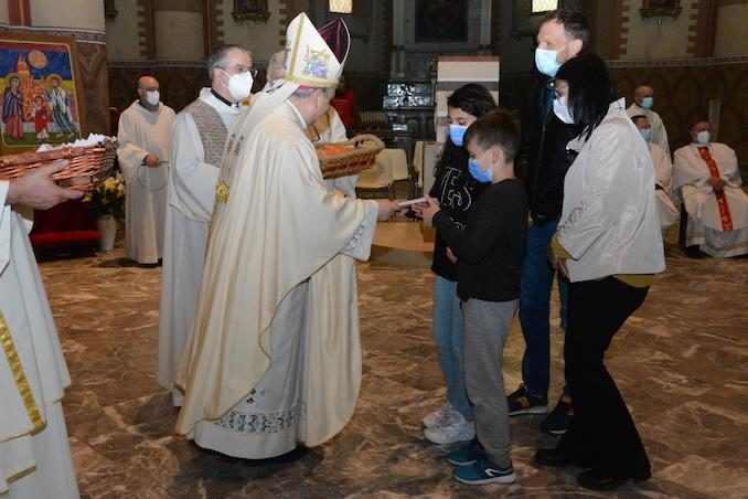 Il Vescovo apre l’Anno della famiglia e accoglie un aspirante al diaconato 5