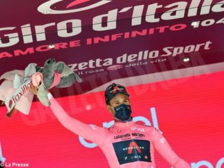 Ganna è la prima maglia rosa del Giro d'Italia. Trentesimo posto per Sobrero