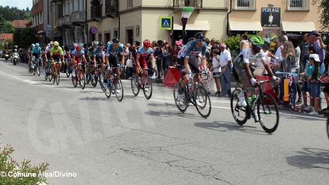 Passa il Giro d’Italia e il 10 maggio Alba sospende la didattica in presenza per le superiori