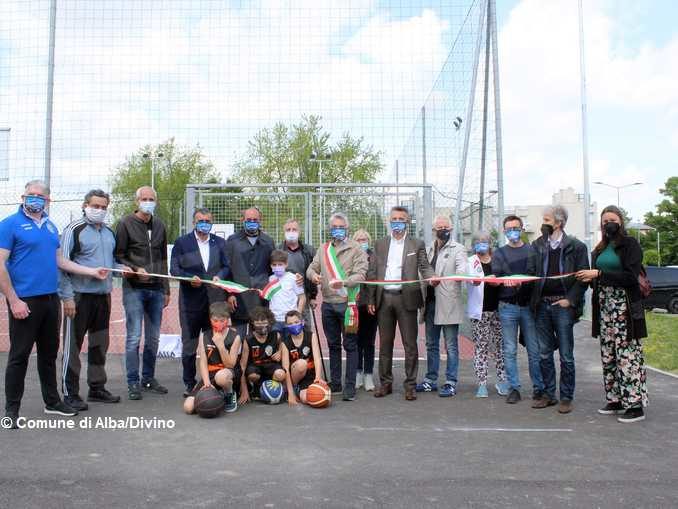 Aprono i campi di beach volley e basket al centro H-zone di Alba