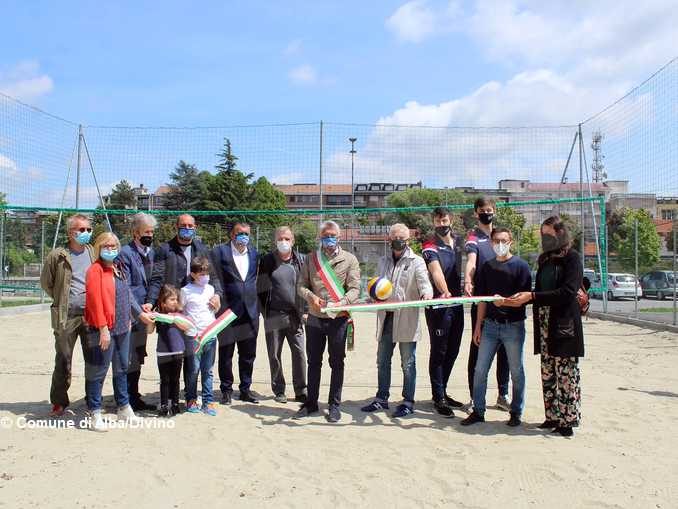 Aprono i campi di beach volley e basket al centro H-zone di Alba 2