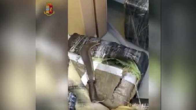Sequestrati trecentocinquanta chili di hashish provenienti dalla Spagna, due arresti