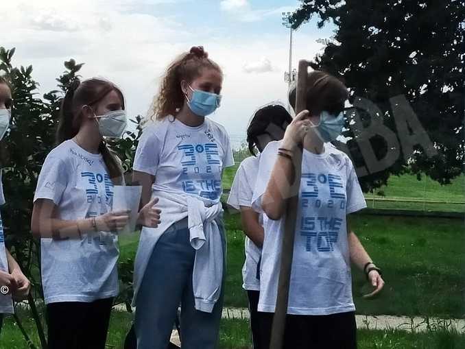 Gli studenti della Macrino piantano 20 alberi da frutto nel parco di San Cassiano 2