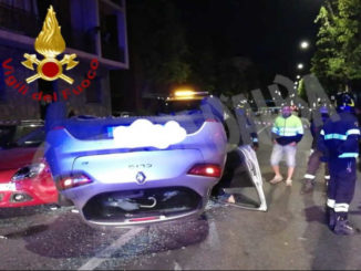 Auto cappottata in corso Savona: ferito il conducente