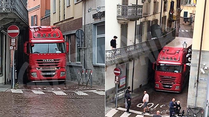 Camion incastrato nella centrale via Massimo d’Azeglio a Canelli