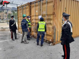 Sequestrati al porto di Genova 16 container di rifiuti partiti da Pocapaglia e diretti in Turchia 1