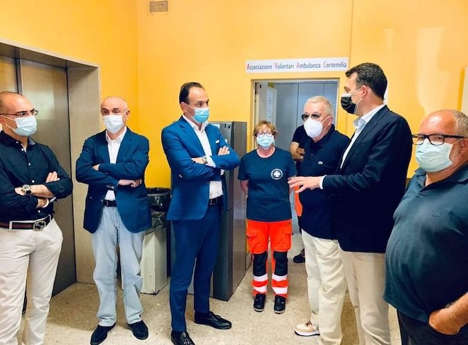 Cirio in visita all'hub vaccinale di Cortemilia