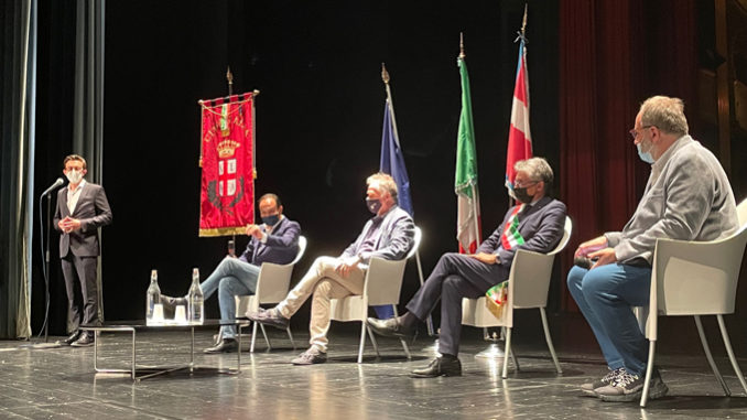 Alba: il ministro del Turismo Massimo Garavaglia dal palco del Sociale ha annunciato che sarà Alba con Langhe, Monferrato e Roero ad ospitare nel 2022 la “Global Conference on Wine Tourism”