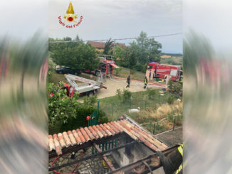 Incendio al porticato di un'abitazione nel comune di Casorzo