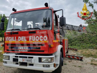 Il nubifragio di ieri piega la croce sul campanile di Calliano 5