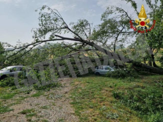 Il nubifragio di ieri piega la croce sul campanile di Calliano 6