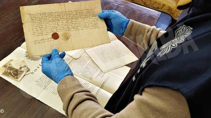 Ritrovati nell'archivio dei Battuti neri, a Bra,  documenti e lettere autografe dei Savoia