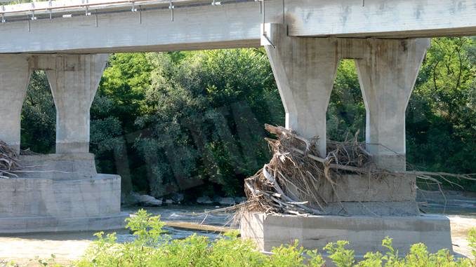 Neive: sarà consolidato il ponte sopra il Tanaro