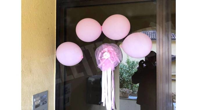 Duemila palloncini rosa da Alba a Tre Cunei per la nascita di Reina Martina