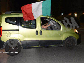 Caroselli dei tifosi dopo la vittoria dell