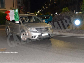 Caroselli dei tifosi dopo la vittoria dell