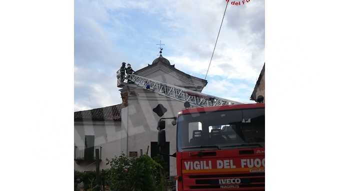 Crolla una porzione della facciata del San Defendente: illesi i residenti 1