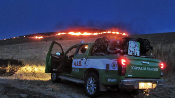 Incendi boschivi nel sud Italia: partiti nella notte 14 volontari con 7 mezzi del corpo Aib Piemonte verso la Calabria