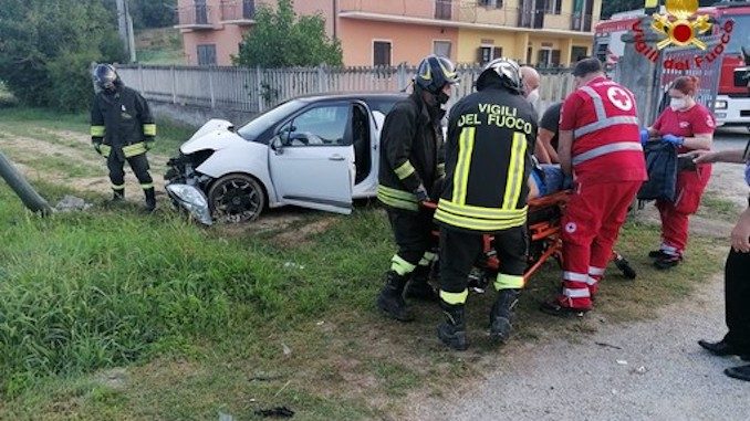 Auto fuoristrada a Baldissero d'Alba, un ferito