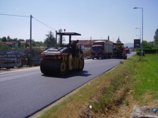 Senso unico sulla provinciale Alba-Canale per lavori di asfaltatura