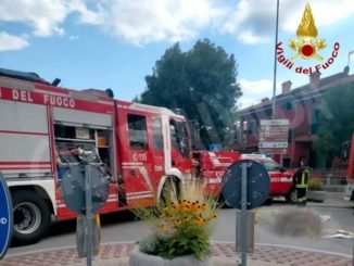 Una donna muore travolta da un mezzo pesante