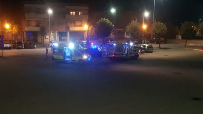 Aggredisce alcuni residenti sulla piazza di Vaccheria: fermato e trasportato in ospedale un ragazzo di 21 anni