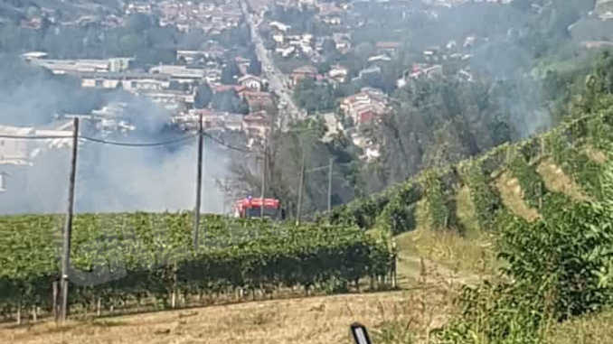 Incendio di sterpaglie domato dai Vigili del fuoco a Rodello