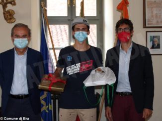 Il vicecampione italiano di windsurf Elia Brizio premiato in Municipio a Bra